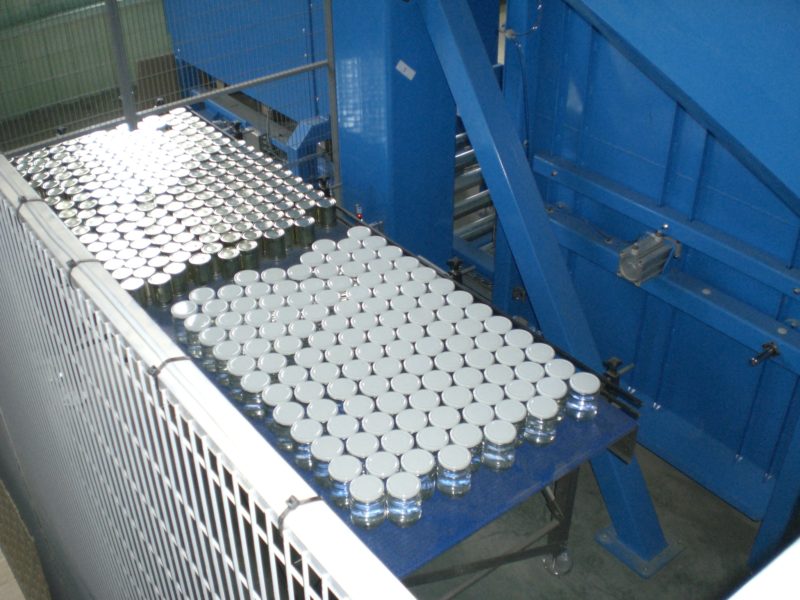 Qumec - Palletizing cans and glass